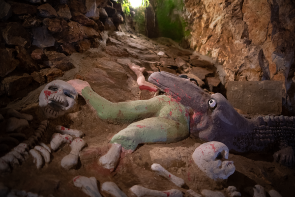 Apparemment ils avaient dressé des crocodiles. Je crois.