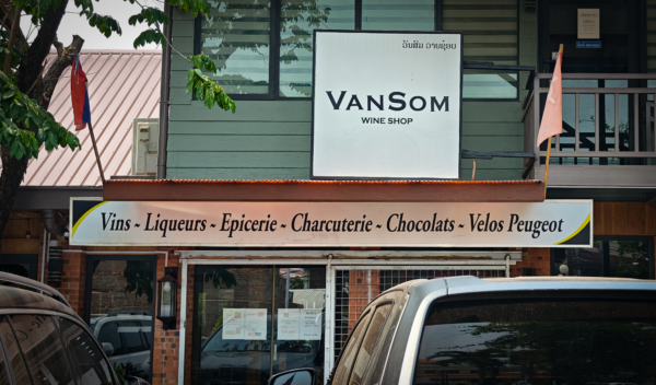 Non, on est à Vientiane. T'as besoin d'un truc ?